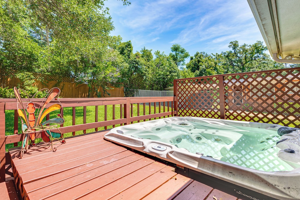 2 Mi to FSU & Famu: Home w/ Spacious Deck!