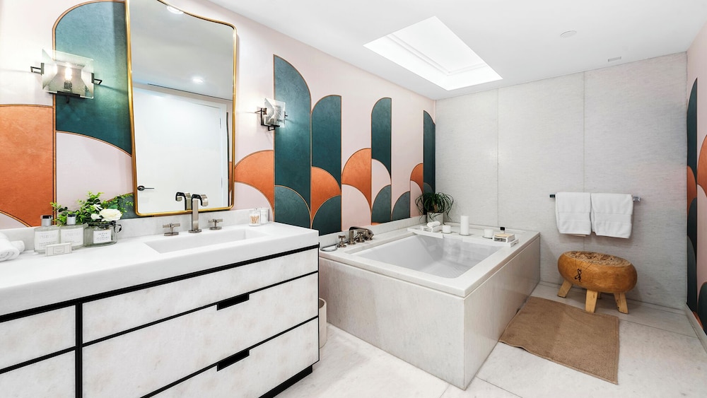 Luxury Vacation Rentals at The Setai by LRMB