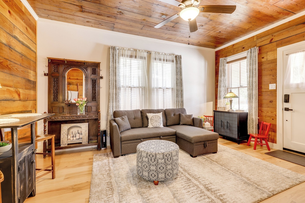 1 Mi to Landa Park: New Braunfels Home w/ Patio!