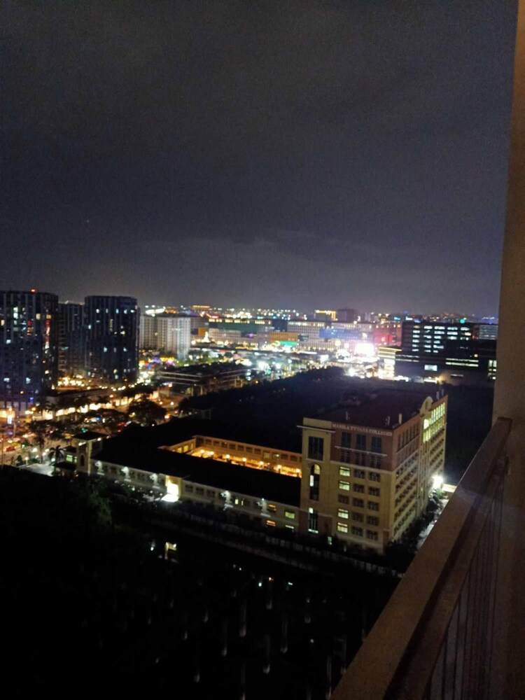 Len's Den - Flat in Pasay City Mall of Asia Manila