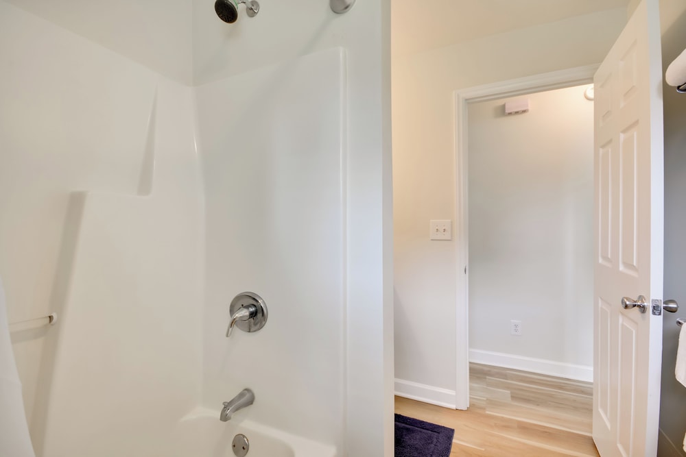 2 Mi to Downtown: Greensboro Home By Park!