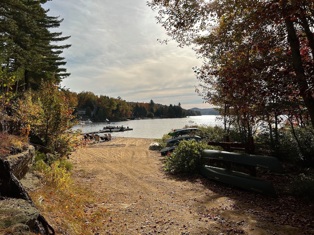 Paddler's Rest Lakeside Cabins and Hotel