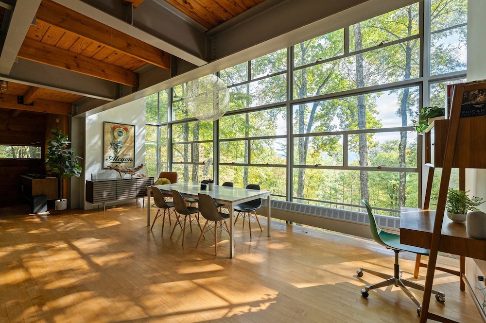 Epic Architectural Masterpiece w Views hot tub