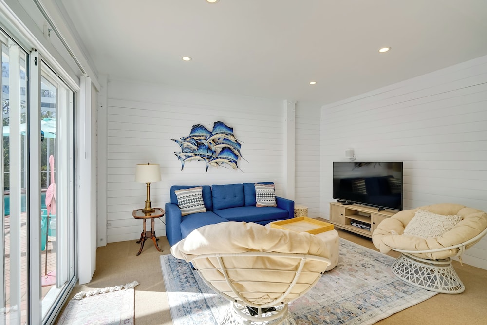 Laid-back Luxury: Home w/ Pool Near Bowmans Beach view 3