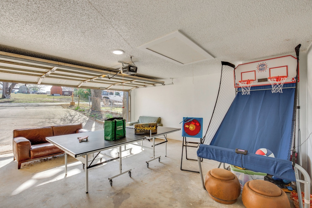 Dock & Fire Pit: Lakefront Gun Barrel City Getaway