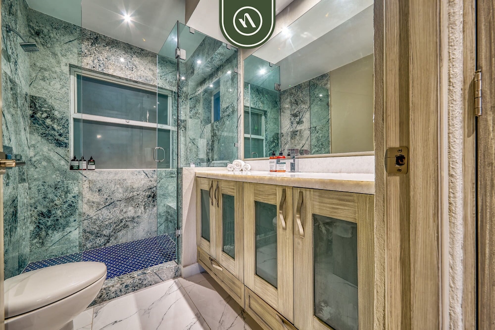 Oceanview 3 BR Condo - Amazing View From Terrace