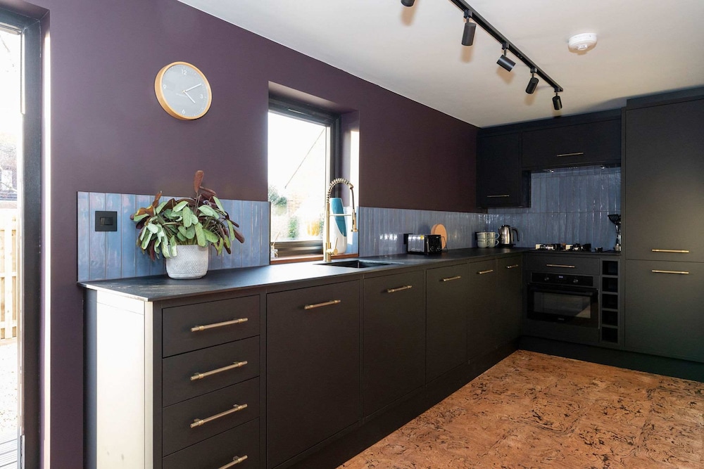 Modern 2-bed Cabin Near West Wittering Beach