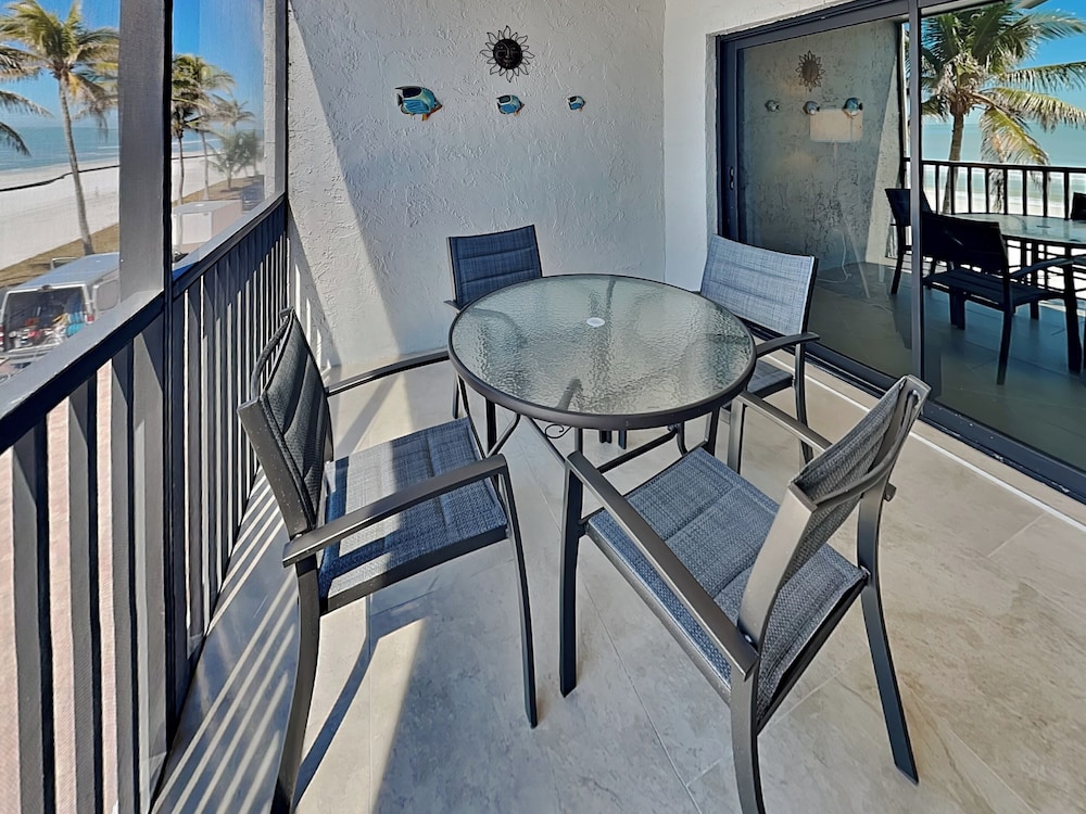 Seaside 2 by Distinctive Beach Rentals