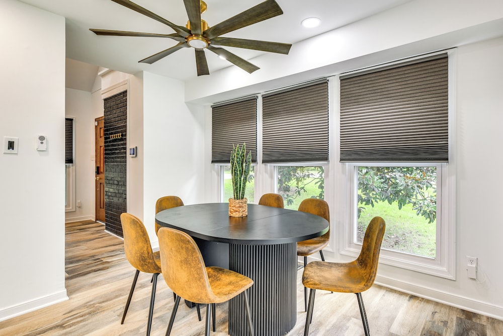 Game Room + Yard: Updated House in Chester!