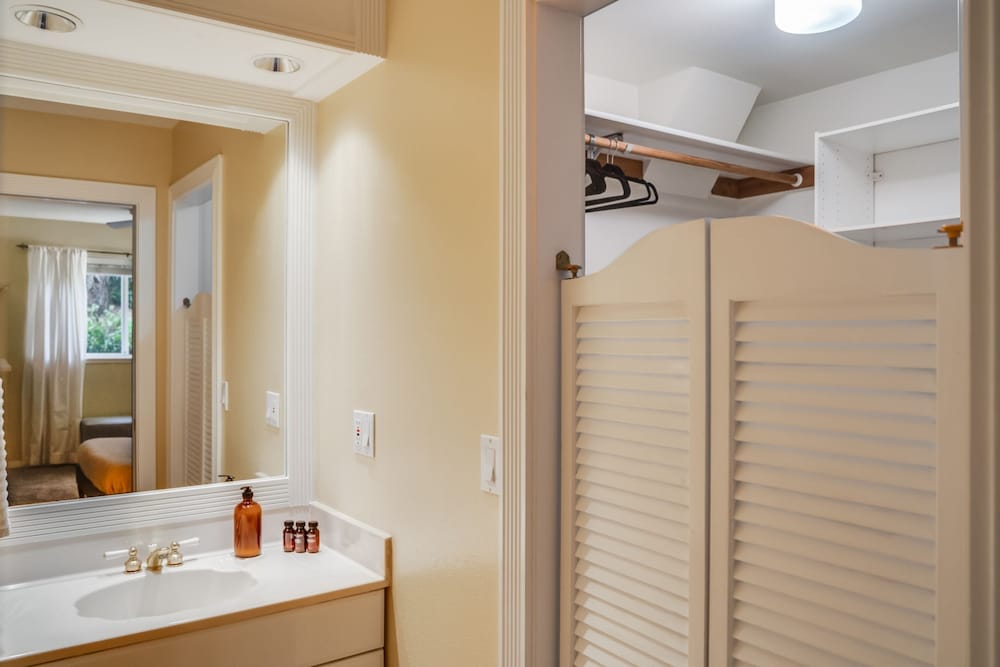 Le n by Avantstay Private Breathtaking Character Cottage w Pool Hot Tub