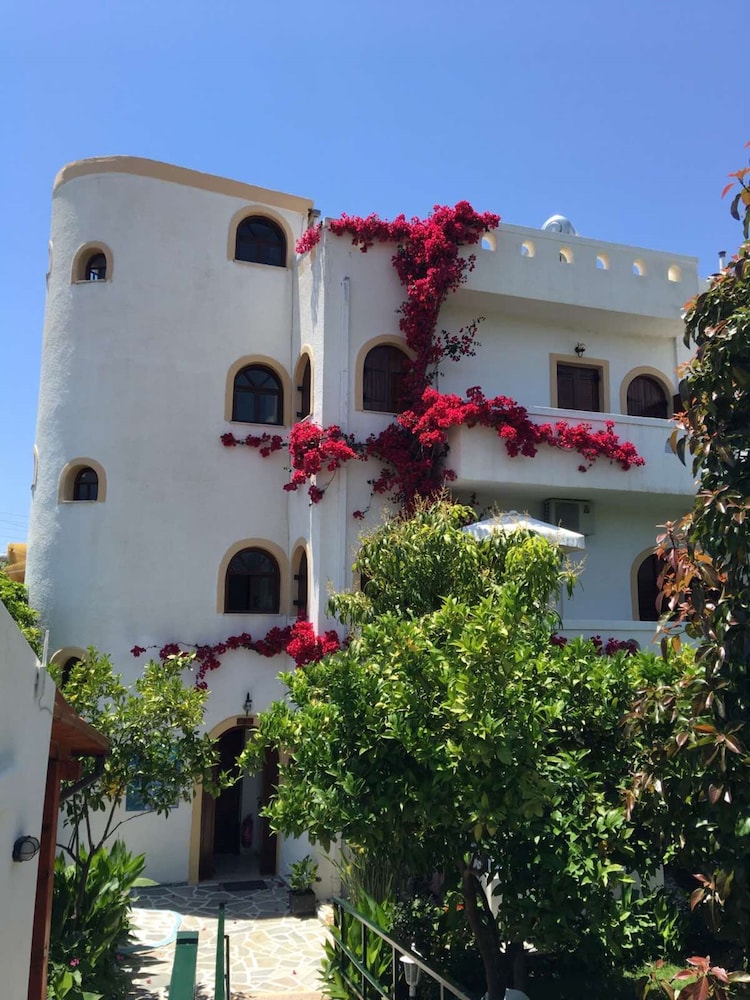 Kastro Studios Apartments photo 3