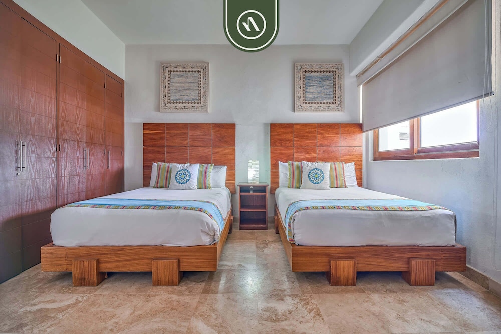 Oceanfront 3BR Condo With Beach Club - Pool