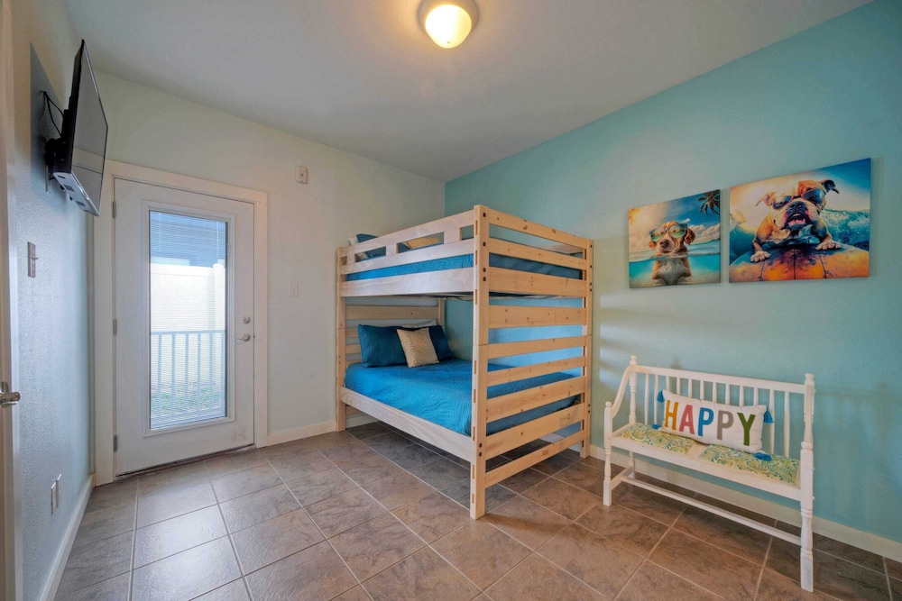 Costa Bahia Full Bldg Pool, Beach, Sleeps 100