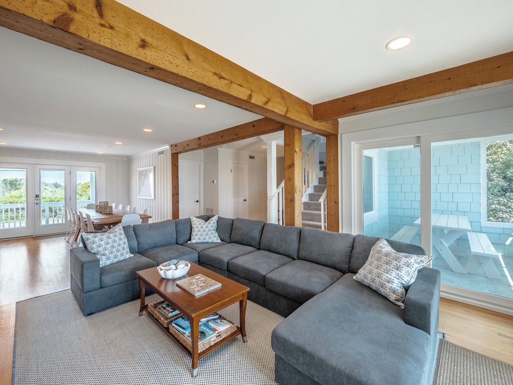 Surfside Cottage by Topsail Realty