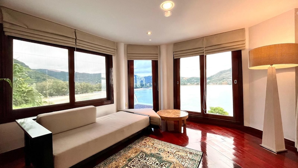 Luxury Seaview 6 Bedrooms With Infinity Pool Villa, Private Gym, Superfast Wifi