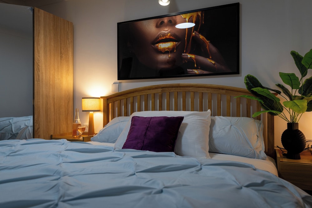 Norwich - House - Sleeps 7 - Parking - Garden