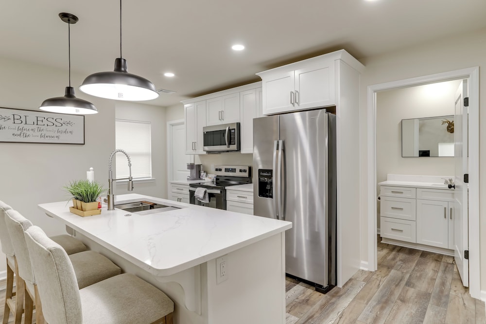 Walk to River: Newly Built Home in Heber Springs!