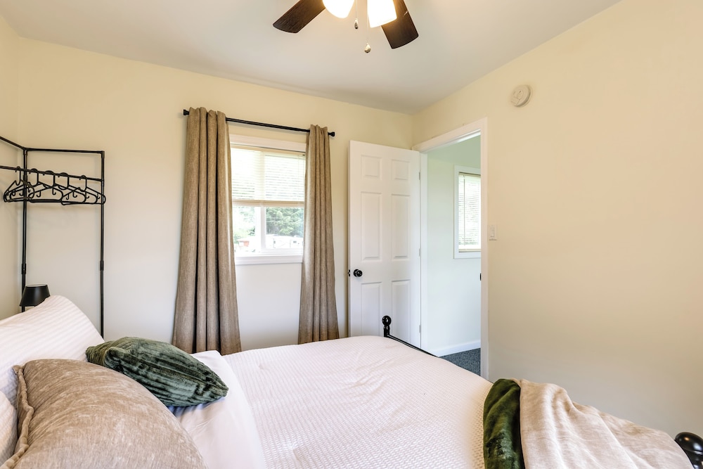 4 Mi to Beach & Lake: Spacious Home in Chestertown
