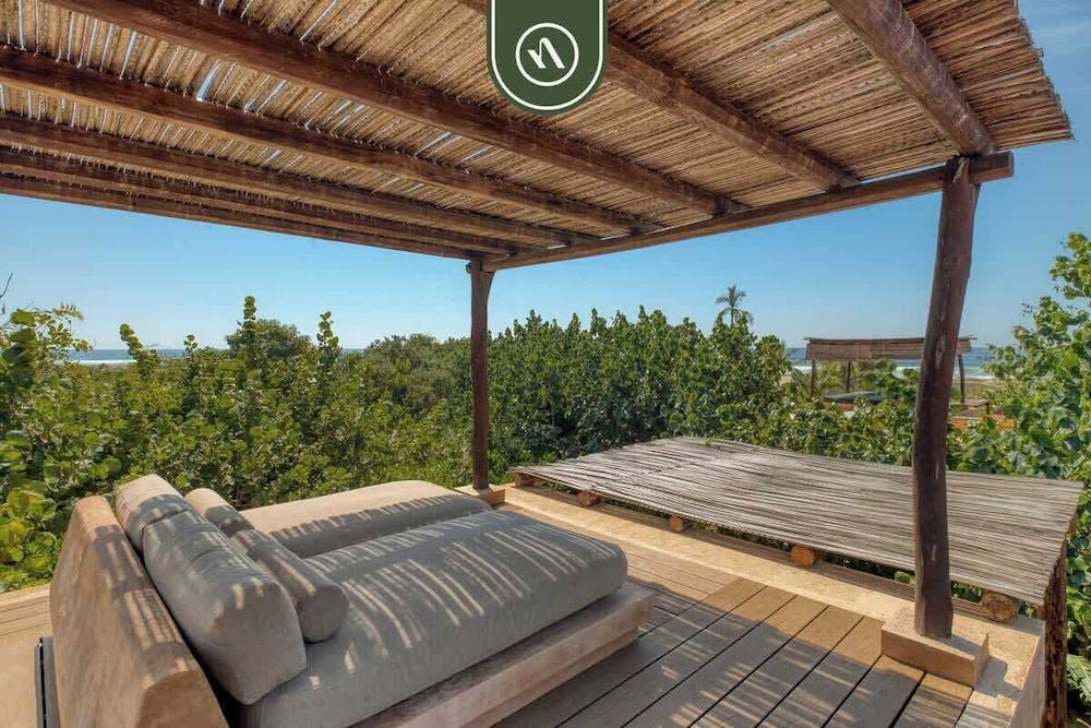 Stunning Two-bedroom Ocean View House - Mazul