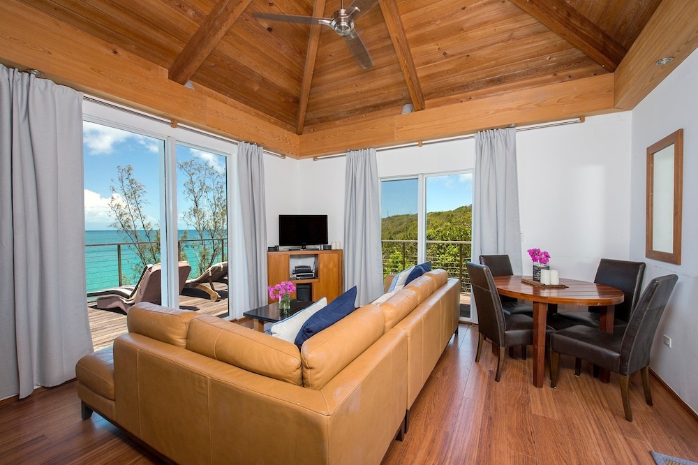 Touch Of Class Estate - A Caribbean Beachfront Estate 5 Bedroom Estate
