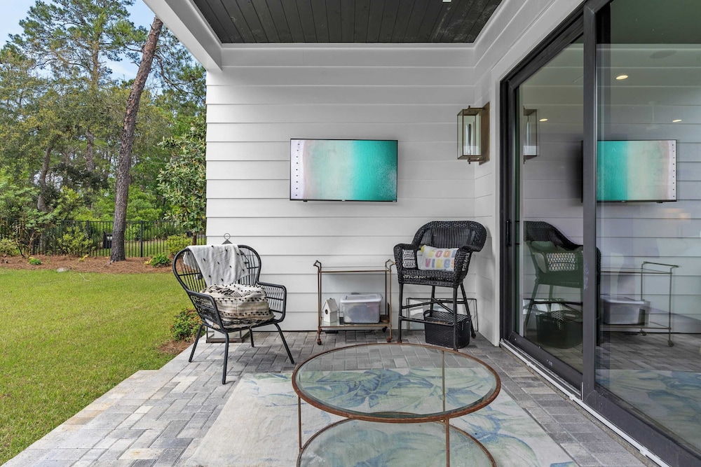 30A Good Vibes by Avantstay Private Pool + Bikes Beach Access