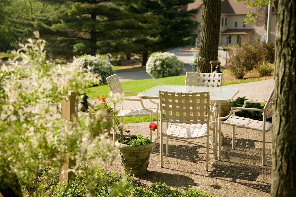 Goldmoor Inn