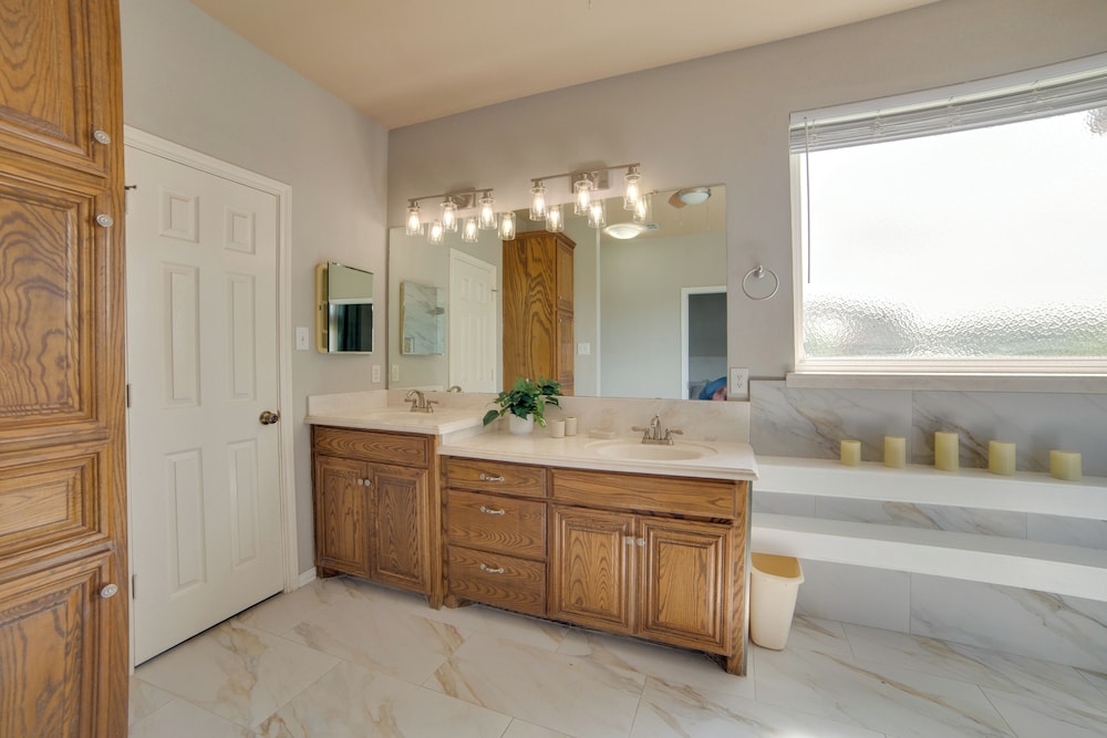 2 Mi to Lake Lavon: Countryside Retreat on 6 Acres