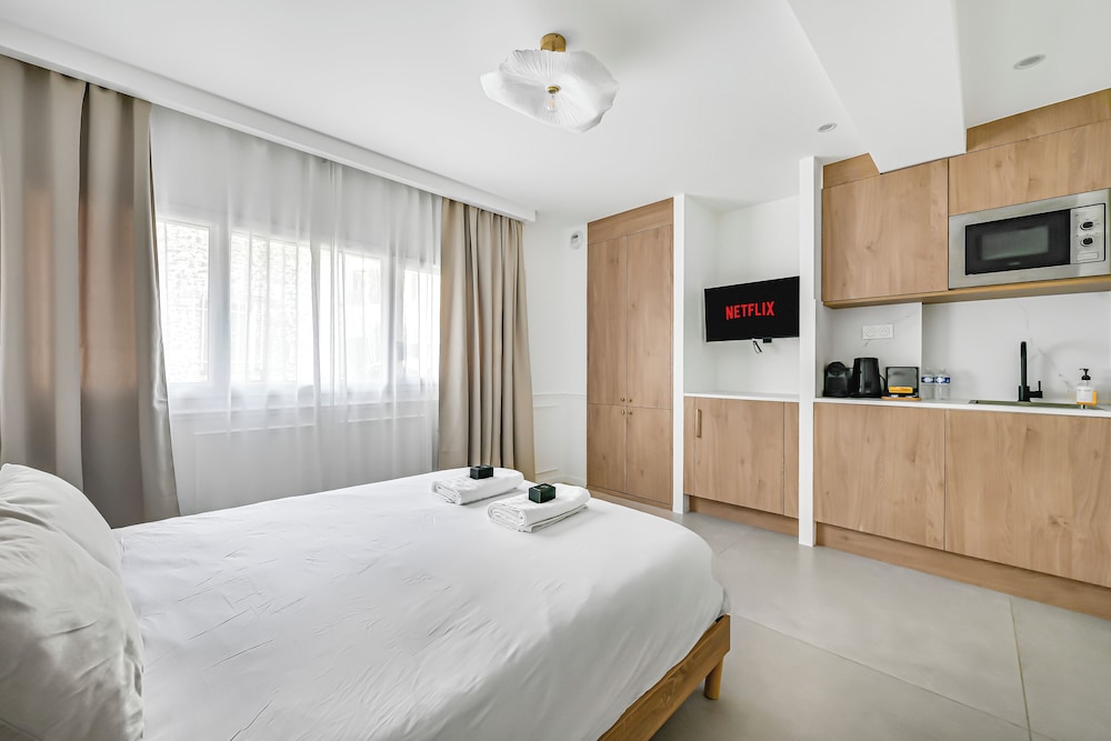 JIJI Suites