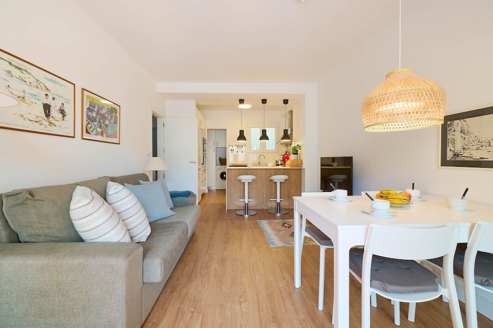 Llevant in Llafranc With 3 Bedrooms and 2 Bathrooms