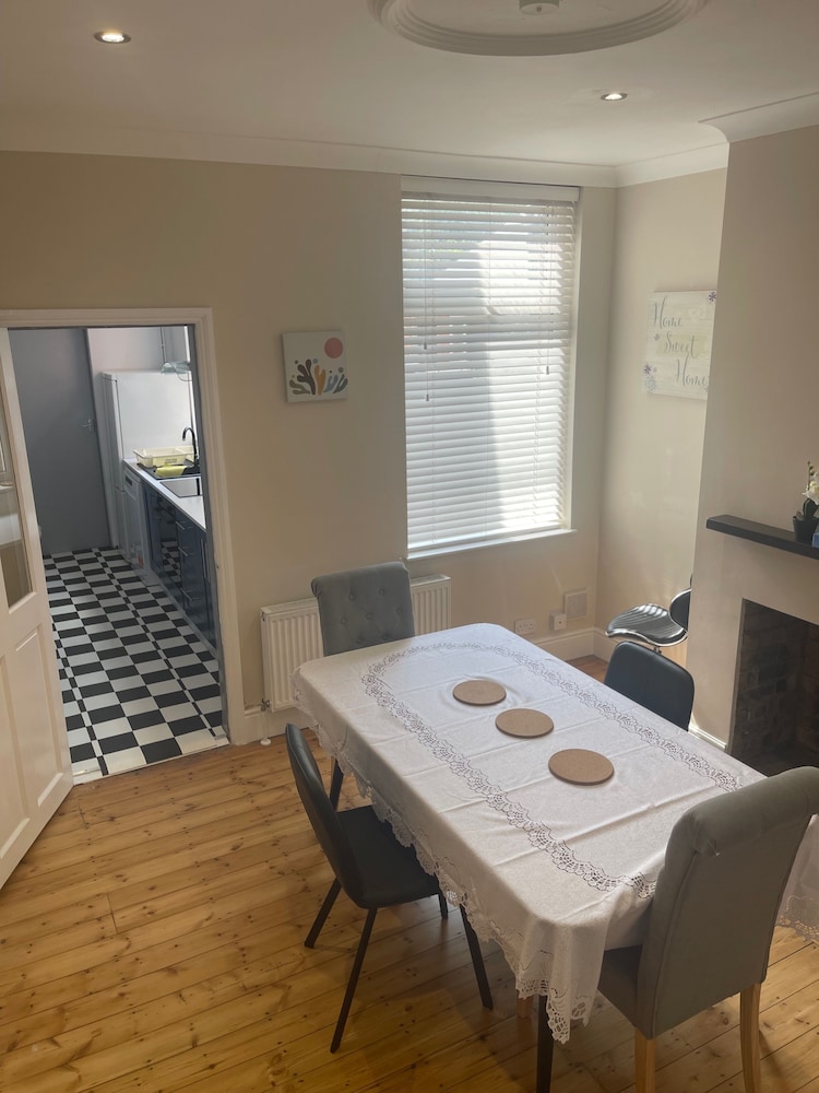 Leicester Retreat - Charming 2 Bedroom House