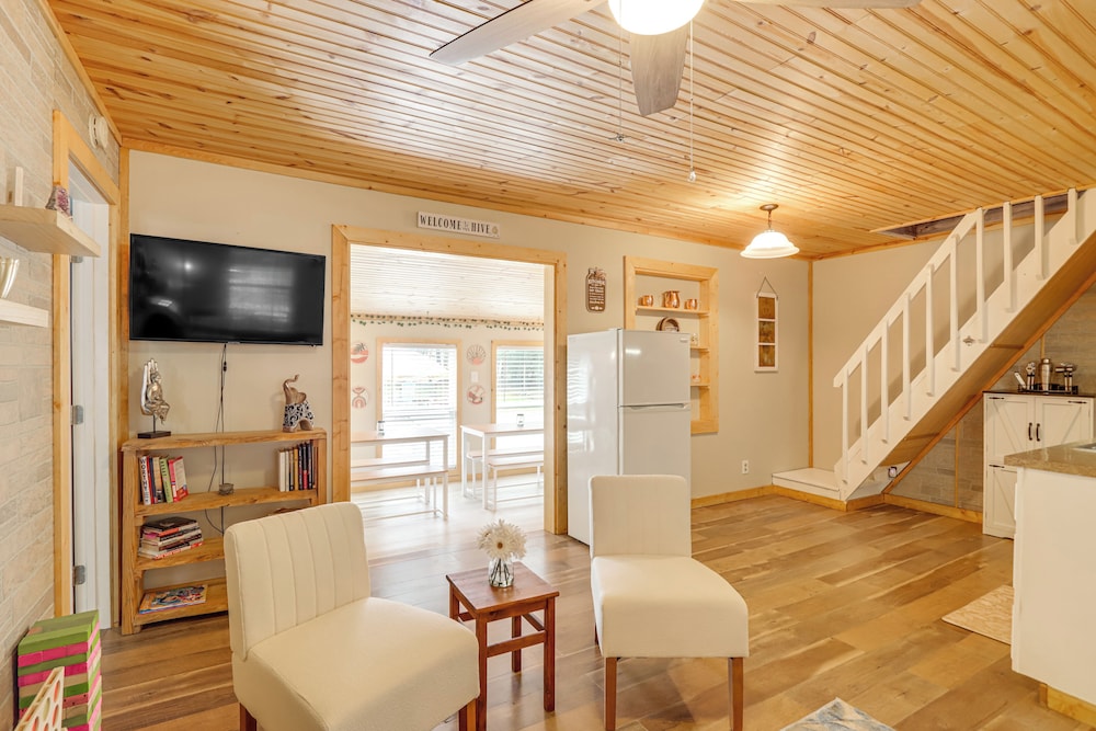 Pet-friendly Mtn Retreat w/ Yard in Blairsville!