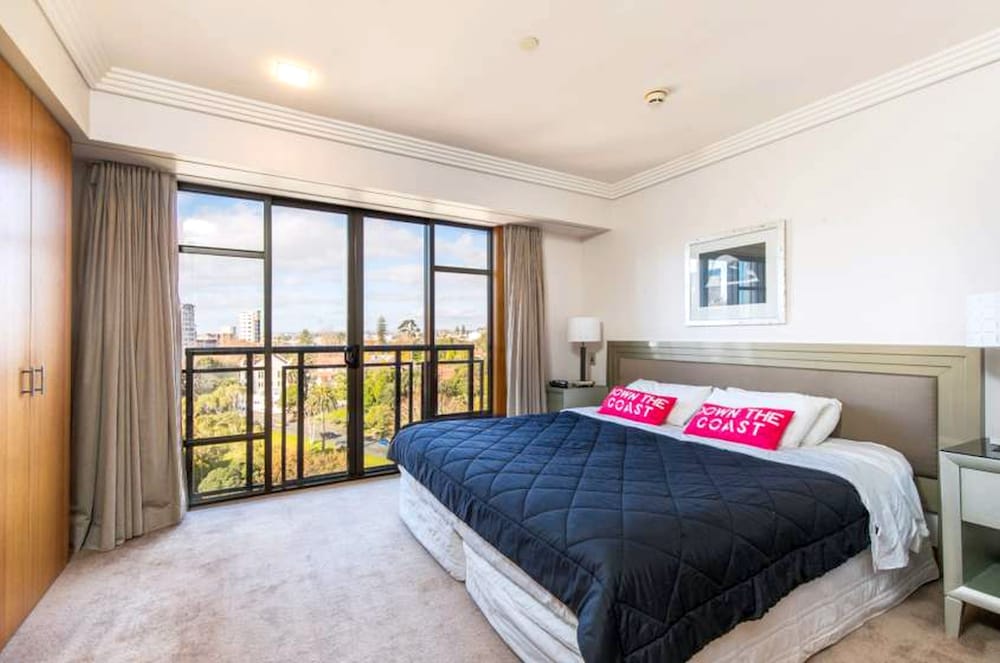 Elegant Apartment With City View