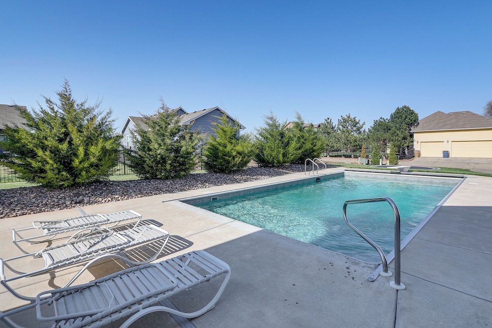 Balcony & Patio: Spacious Home in Bel Aire!
