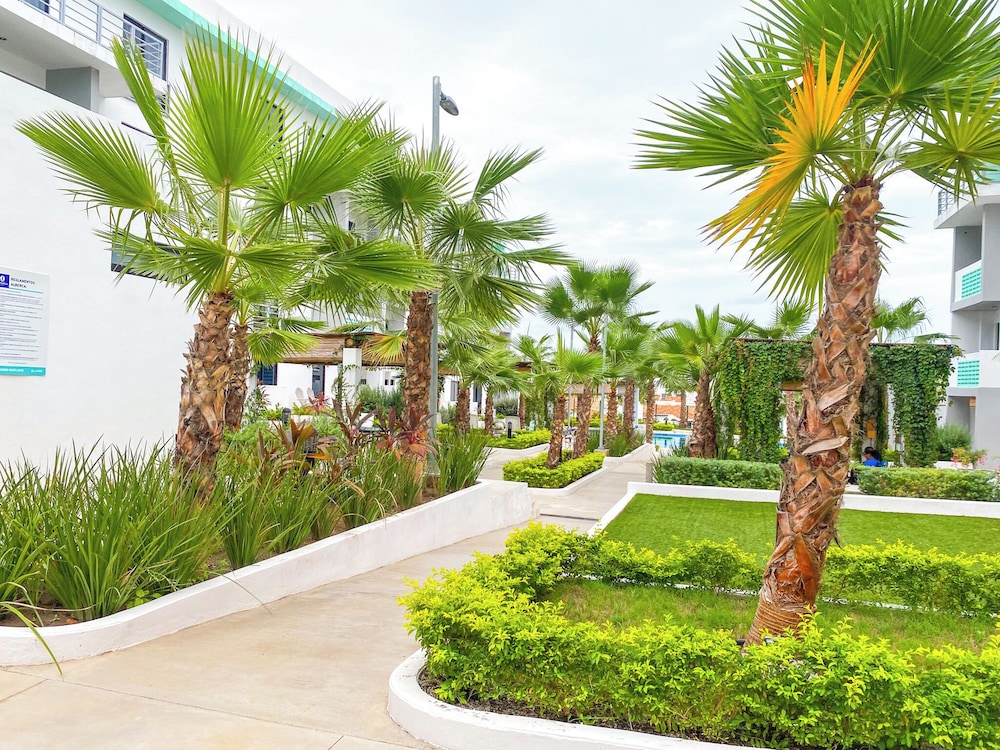 Indigo 7 - Steps from Playa Brujas Beach