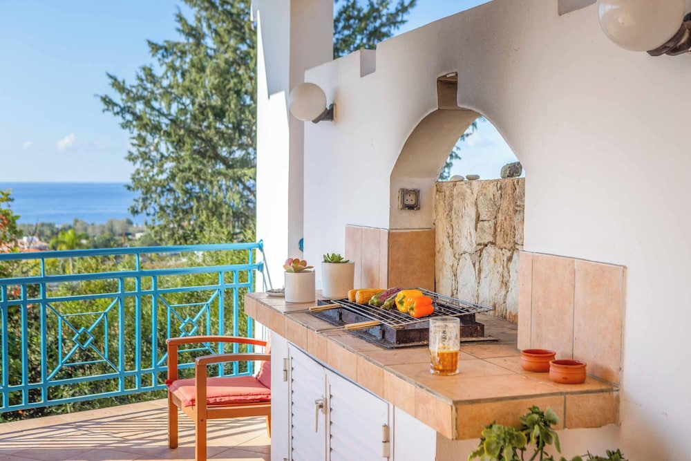 Apollon Dionysus Villa