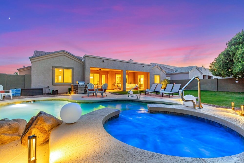 The Dreaming Tree Sleeps 10 Pool Spa Firepit BBQ
