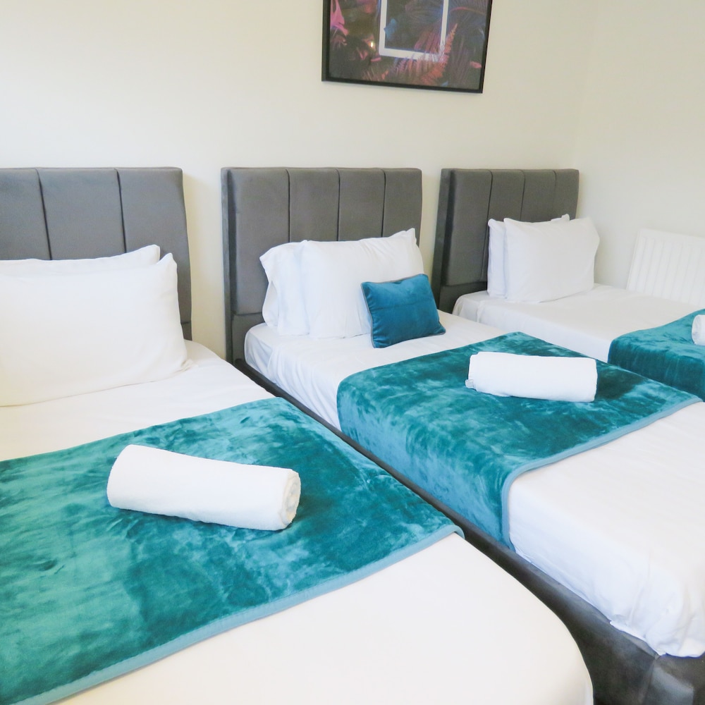 Tudors eSuites Five Ways Terrace Parking view 4