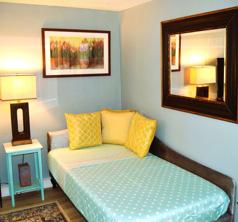 Gather Here 9br, 5BA Group