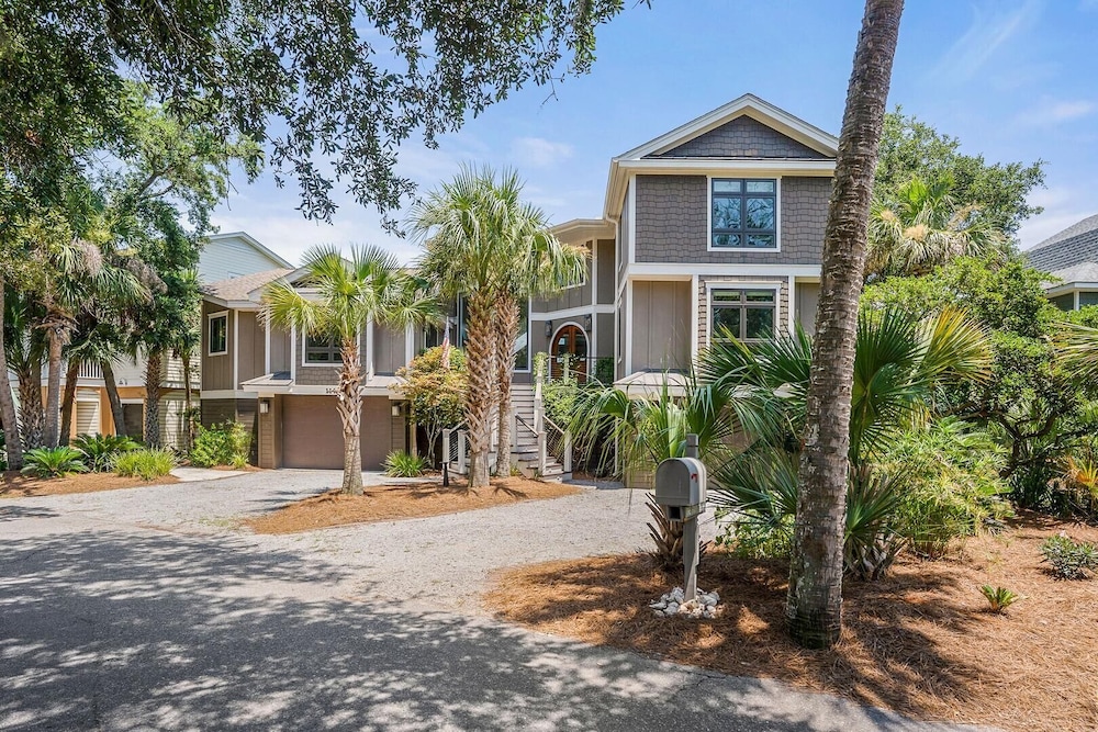 Elegant, Marsh-front 5-bed, 4-bath Home, Sleeps 12