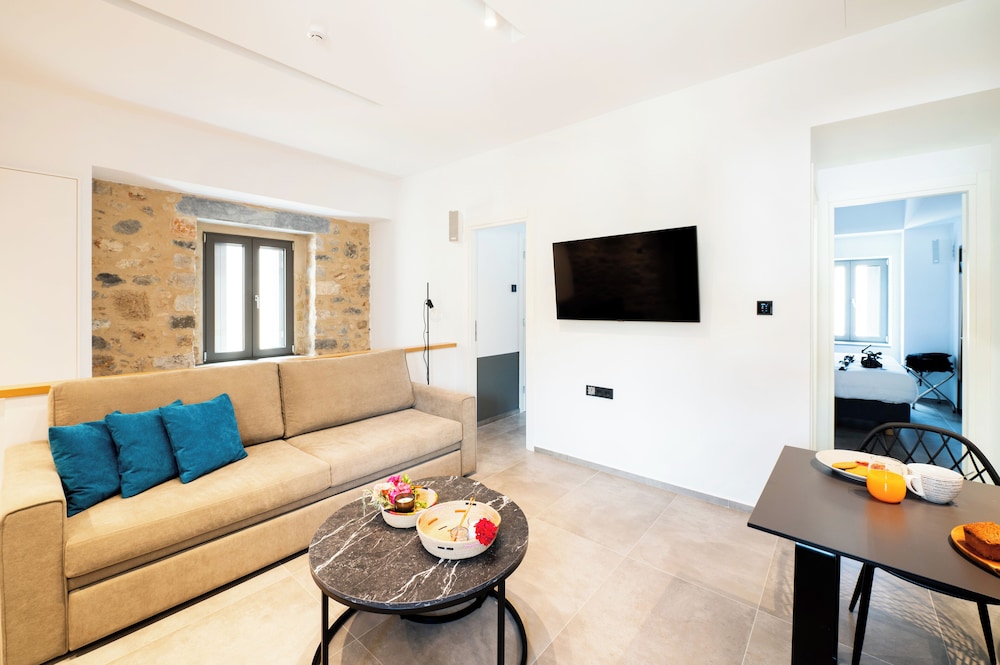 Cardamilia Suites