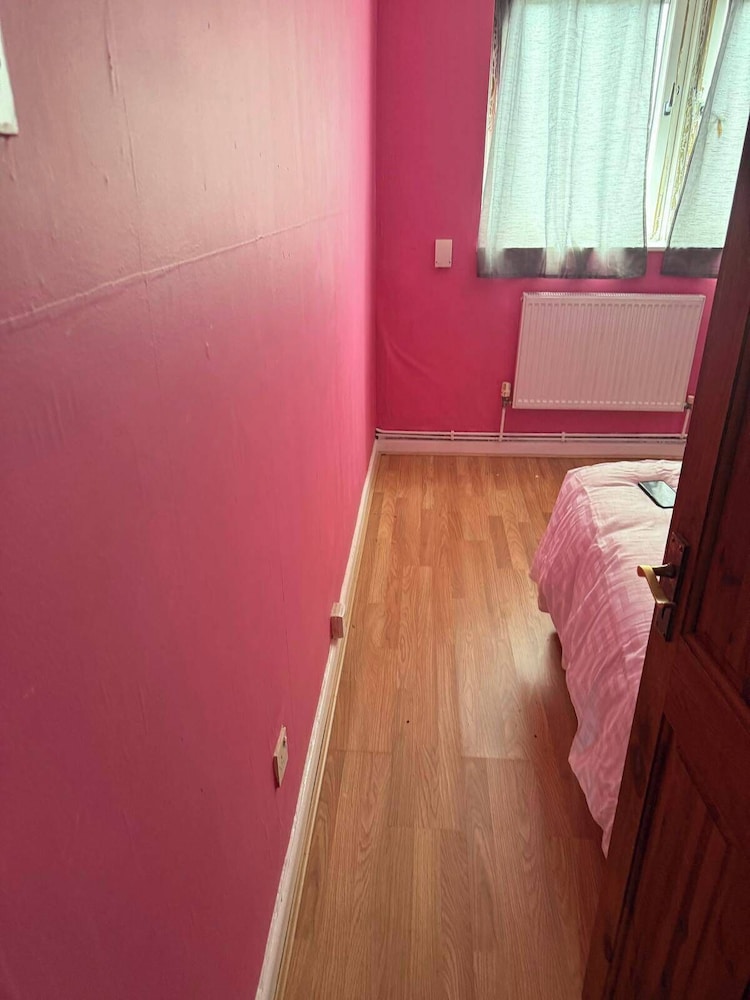 6 Guests - 3 Bedrooms - Close to London Center