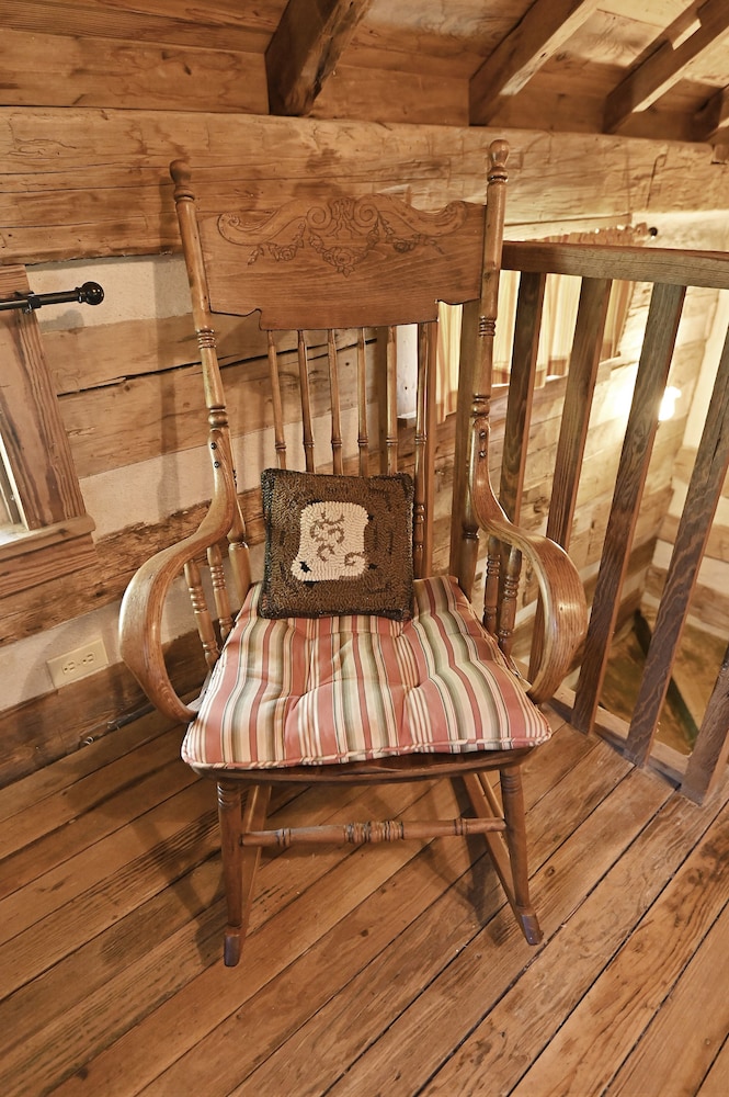 Ab Butler - Cumberland River 1 Bedroom Cabin by RedAwning view 4