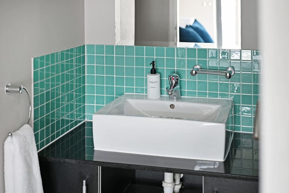 Modern 3-bed Apt Designer Touch Mountain Views