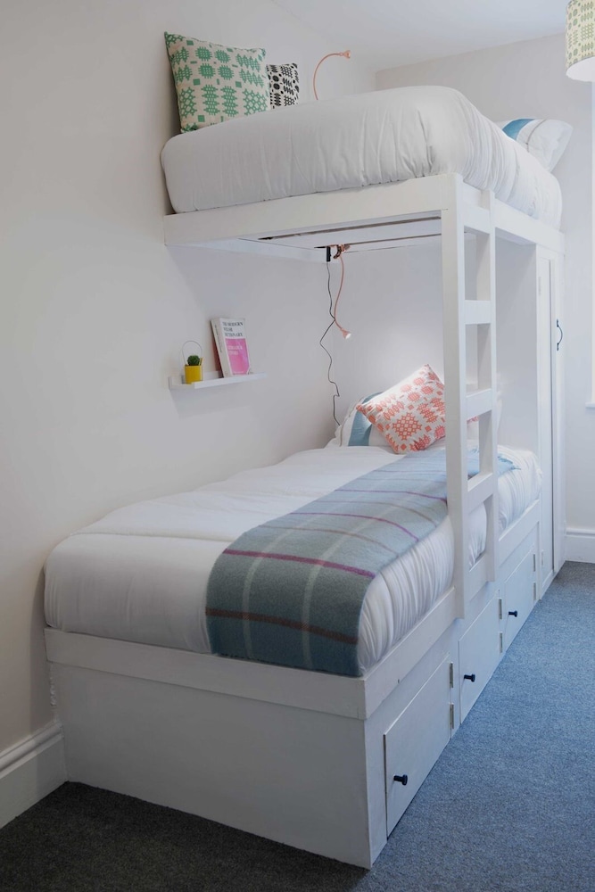 CellB - Hostel