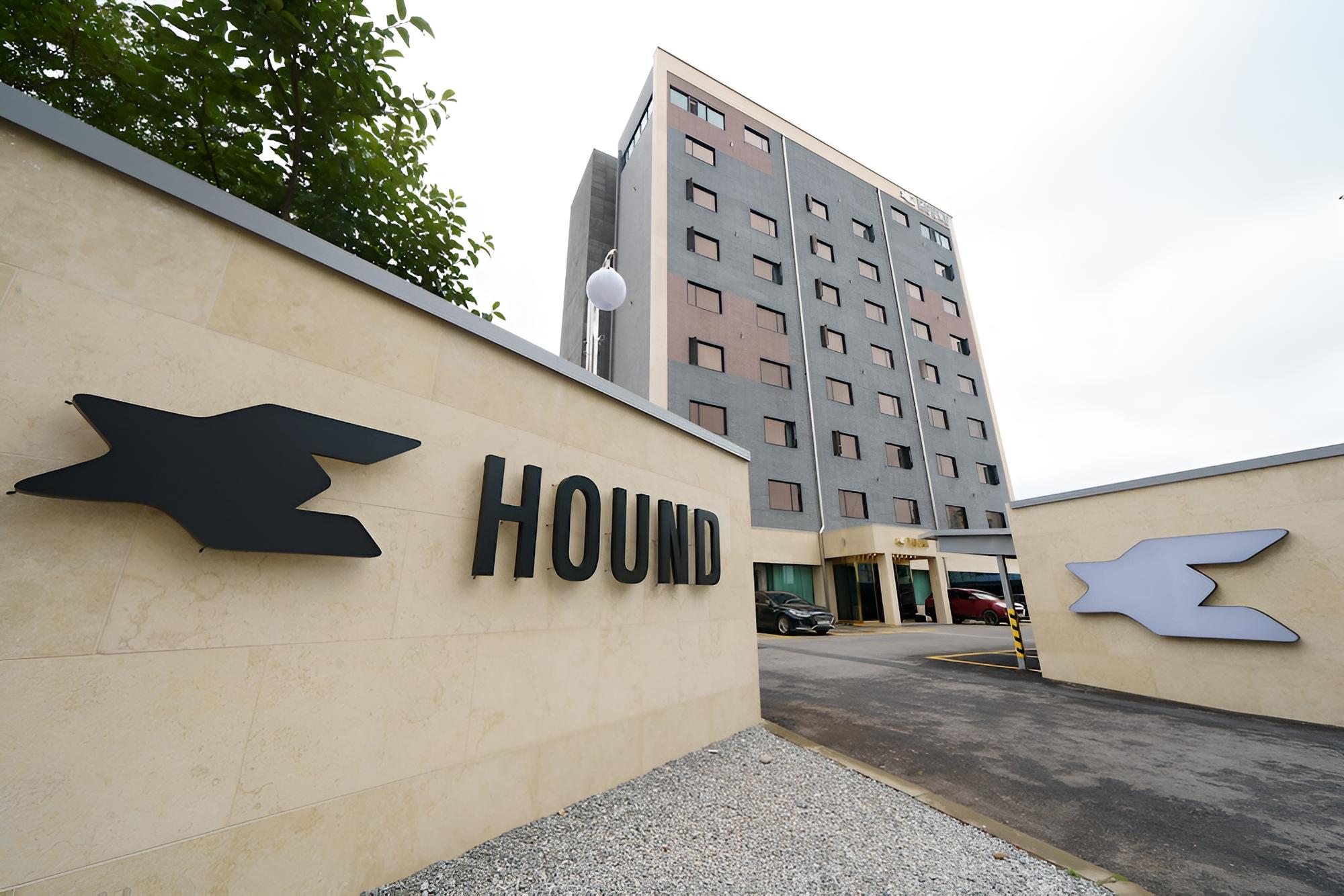 Hound Hotel view 5
