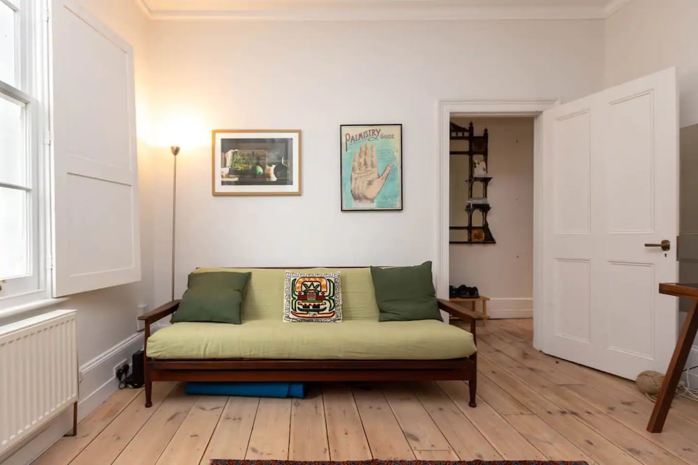 Beautiful 2 Bedroom Townhouse With Garden in Kentish Town