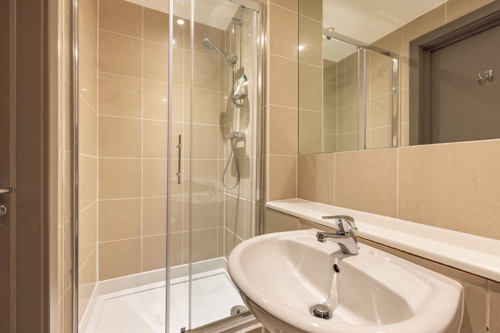 Spacious 2 Bed - Battersea High Street
