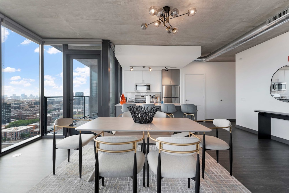 Cloud9 6 apt for 30ppl Fulton Market The Nouveau