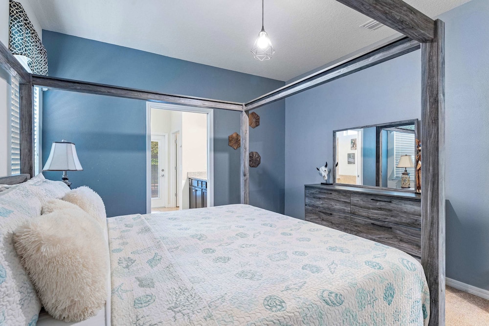Loft & Leisure Villa 6 Bdrs!