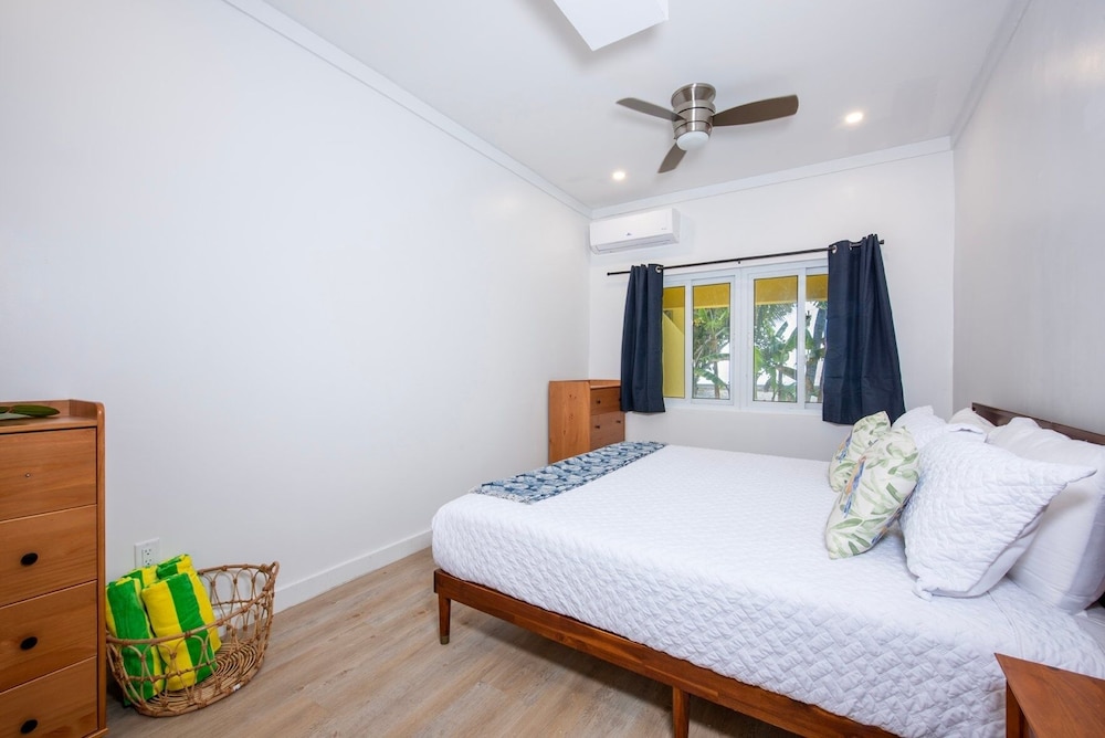 Laughing Bird Studio #7 - Brand New Stylish Apartment, Pool, Bea 1 Bedroom Condo, photo 27
